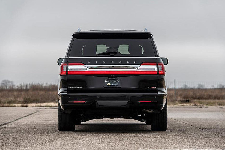 Chính vì vậy, hãng nâng cấp xe Mỹ nổi tiếng Hennessey Performance đã phát triển gói độ HPE600 để nâng công suất cho Lincoln Navigator, áp dụng được cho cả model 2018 hay 2019 mới nhất.