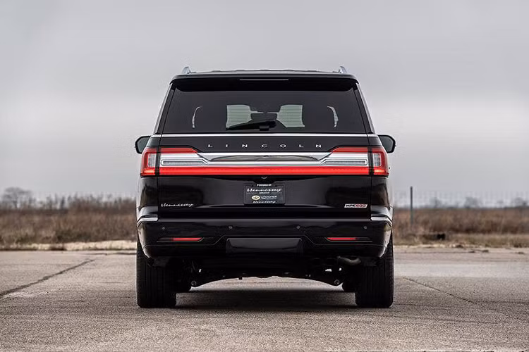 Chính vì vậy, hãng nâng cấp xe Mỹ nổi tiếng Hennessey Performance đã phát triển gói độ HPE600 để nâng công suất cho Lincoln Navigator, áp dụng được cho cả model 2018 hay 2019 mới nhất.