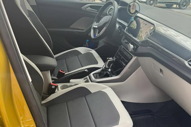 Đáng tiếc, dù giá cao hơn rất nhiều so với Mitsubishi Xforce, Toyota Yaris Cross hay Hyundai Creta nhưng Volkswagen T-Cross tại Việt Nam lại không có hệ thống an toàn chủ động.