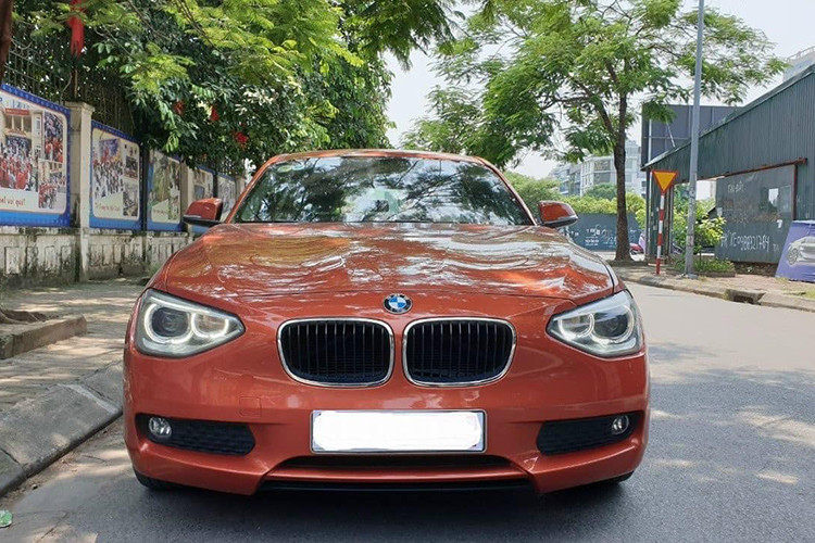  BMW 116i 2014 từ 400 - 455 triệu đồng BMW 116i là một chiếc hatchback hạng sang, phù hợp với nhu cầu đi phố. Tại thời điểm mở bán mới trong năm 2014, giá xe BMW 116i nằm ở ngưỡng hơn 1,2 tỷ đồng. Sau 10 năm lăn bánh, hiện những chiếc 116i 2014 đang được chào giá khoảng 400 - 455 triệu đồng, tùy tình trạng và ODO.