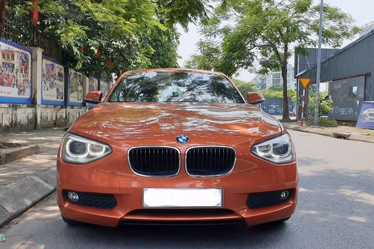  BMW 116i 2014 từ 400 - 455 triệu đồng BMW 116i là một chiếc hatchback hạng sang, phù hợp với nhu cầu đi phố. Tại thời điểm mở bán mới trong năm 2014, giá xe BMW 116i nằm ở ngưỡng hơn 1,2 tỷ đồng. Sau 10 năm lăn bánh, hiện những chiếc 116i 2014 đang được chào giá khoảng 400 - 455 triệu đồng, tùy tình trạng và ODO.