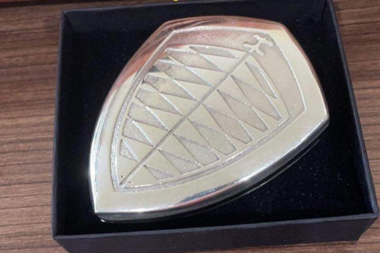 Theo nhiều tin đồn, rất có thể chiếc Koenigsegg CCX độc nhất Việt Nam này từng được rao bán tại showroom Alain Class Motor đặt tại Dubai.