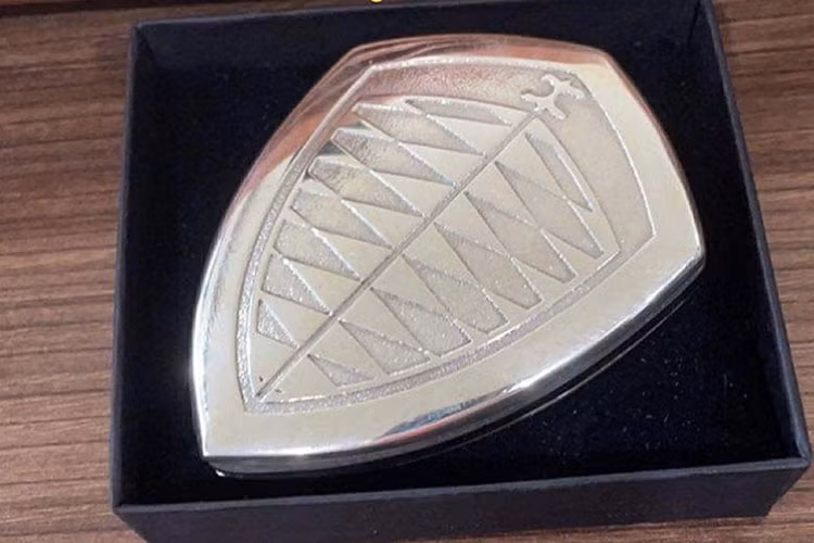 Theo nhiều tin đồn, rất có thể chiếc Koenigsegg CCX độc nhất Việt Nam này từng được rao bán tại showroom Alain Class Motor đặt tại Dubai.