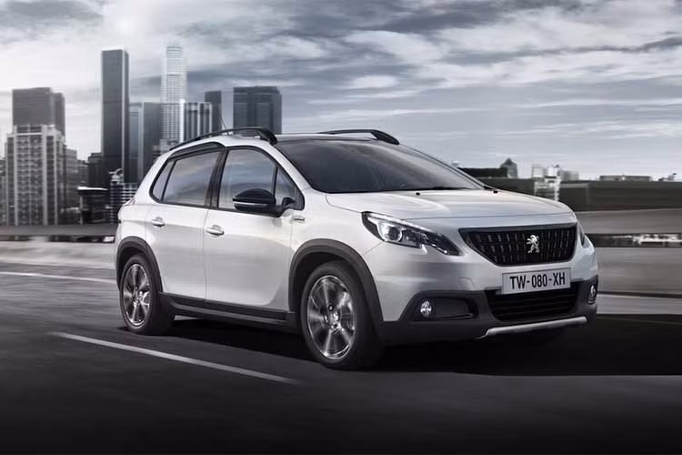 Về động cơ, có thể mẫu xe 4008 mới này sẽ sử dụng động cơ xăng PureTech 3 xy-lanh, bên cạnh động cơ THP 1.6 lít trên DS7 crossback. Bên cạnh đó, xe có thể được bổ sung thêm bộ đôi phiên bản sử dụng động cơ dầu diesel BlueHDi, có dung tích lần lượt 1.6 lít và 2.0 lít.