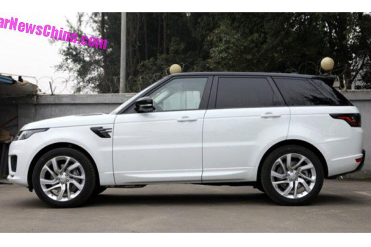 Tương tự như Zotye Z8 (T700), từng được bán tại thị trường Trung Quốc, Việt Nam… trong thời gian qua, mẫu T900 cũng được Zotye trang bị động cơ tăng áp dung tích 2.0 lít. Tuy nhiên động cơ này mạnh mẽ hơn động cơ lắp trên Zotye Z8 (T700), khi sản sinh công suất lên tới 230 mã lực và mô men xoắn cực đại 350 Nm, kết hợp hộp số tự động 8 cấp.