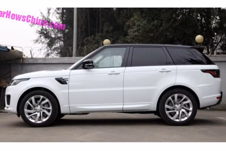 Tương tự như Zotye Z8 (T700), từng được bán tại thị trường Trung Quốc, Việt Nam… trong thời gian qua, mẫu T900 cũng được Zotye trang bị động cơ tăng áp dung tích 2.0 lít. Tuy nhiên động cơ này mạnh mẽ hơn động cơ lắp trên Zotye Z8 (T700), khi sản sinh công suất lên tới 230 mã lực và mô men xoắn cực đại 350 Nm, kết hợp hộp số tự động 8 cấp.