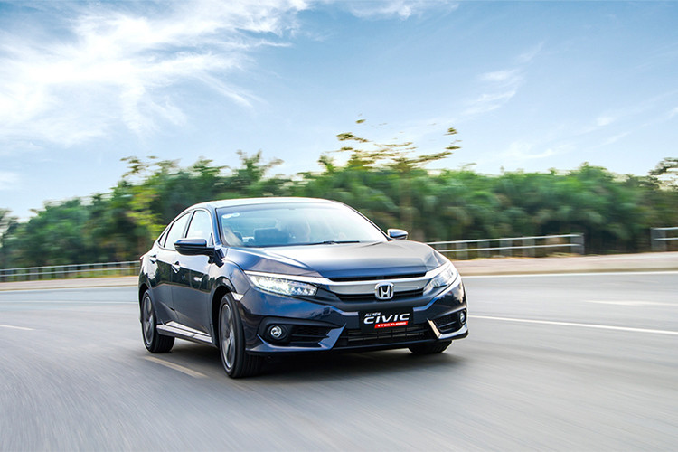 Từng là mẫu xe "hot" ở phân khúc sedan hạng C. Song, sự cạnh tranh khốc liệt của Mazda3 khiến cho Honda Civic mới dần hụt hơi do "đeo mác" nhập khẩu giá cao. Trong tháng 2/2018 Civic không bán được chiếc nào. Honda Việt Nam đang kỳ vọng tình hình doanh số sẽ được cải thiện khi lô xe hưởng thuế 0% này sắp được tung ra thị trường.