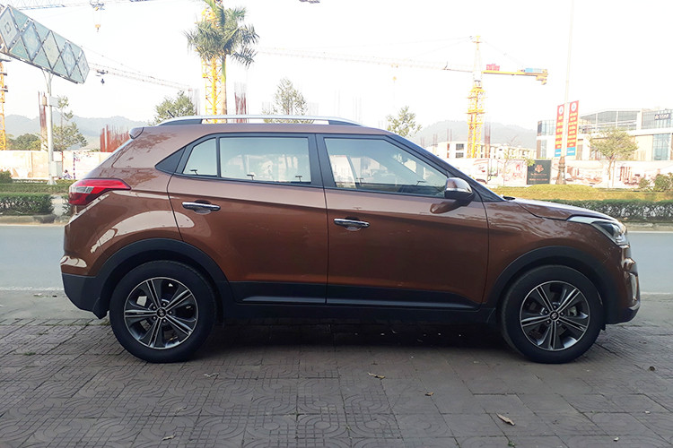 Bên cạnh đó, người lái và hành khách có thể yên tâm khi ngồi trên Hyundai Creta bởi xe sở hữu nhiều hệ thống an toàn như chống bó cứng phanh ABS, hỗ trợ phanh khẩn cấp BA, phân phối lực phanh điện tử EBD, cân bằng điện tử ESC, khởi hành ngang dốc HAC và 6 túi khí.