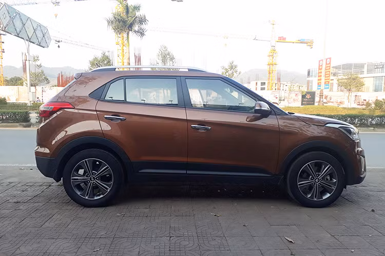 Bên cạnh đó, người lái và hành khách có thể yên tâm khi ngồi trên Hyundai Creta bởi xe sở hữu nhiều hệ thống an toàn như chống bó cứng phanh ABS, hỗ trợ phanh khẩn cấp BA, phân phối lực phanh điện tử EBD, cân bằng điện tử ESC, khởi hành ngang dốc HAC và 6 túi khí.