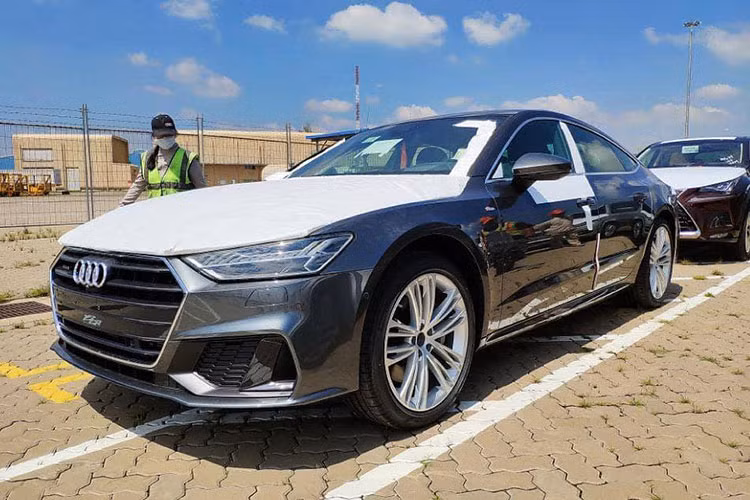Như vậy, cặp đôi Audi Q8 và Audi A7 hoàn toàn mới sẽ là tâm điểm của gian hàng Audi Việt Nam năm nay, các khách hàng sẽ có thêm nhiều lý do để ghé thăm gian hàng của thương hiệu 4 vòng tròn tại Vietnam Motor Show 2018, sắp diễn ra ở Sài Gòn vào cuối tháng 10 này.