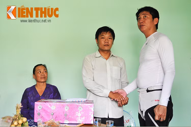 Được biết, Clb môtô Tân Phú trong những năm qua ngoài việc hỗ trợ xây nhà cho cán bộ và bà con có hoàn cảnh đặc biệt khó khăn tại các tỉnh phía Nam, họ còn hỗ trợ giáo dục, xây cầu, đường... cho bà con nơi đây.