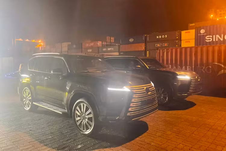 Những chiếc xe SUV hạng sang Lexus LX600 của Hoàng Kim Khánh thuộc phiên bản VIP sẽ chỉ có 4 chỗ ngồi với hàng ghế sau có 2 ghế độc lập, sở hữu hàng loạt trang bị tiện nghi dành cho các chủ tịch.