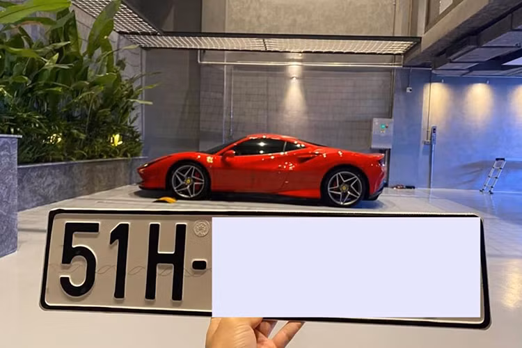 Ferrari F8 Tributo của Cường Đô la mới nhận bàn giao được xem "là cầu nối tới một ngôn ngữ thiết kế mới". Mẫu xe này được sinh ra nhằm thay thế dòng siêu xe Ferrari 488 GTB và thừa hưởng nhiều thiết kế cũng như "nội công" từ mẫu xe hiệu suất cao Ferrari 488 Pista đình đám. 