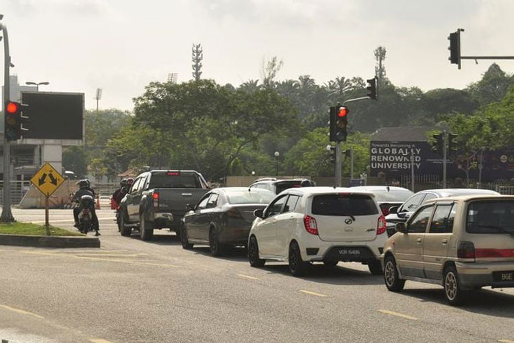 Di xe may dung den do qua vach co the bi di tu?-Hinh-2