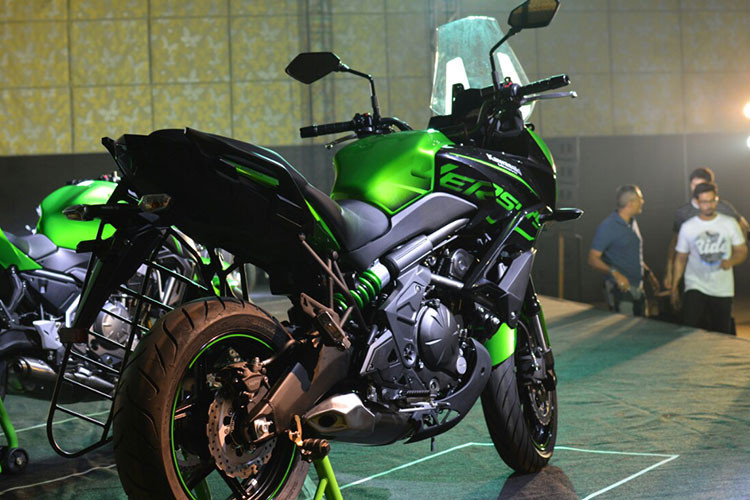 Versys 650 phiên bản nâng cấp 2019 sẽ vẫn được trang bị một động cơ 2 xy-lanh song song 649cc với hệ thống làm mát bằng chất lỏng. Động cơ này có khả năng sản sinh công suất tối đa là 69 mã lực tại 8.500 vòng / phút và mô men xoắn 64 Nm ở 7.000 vòng / phút và hộp số 6 cấp.