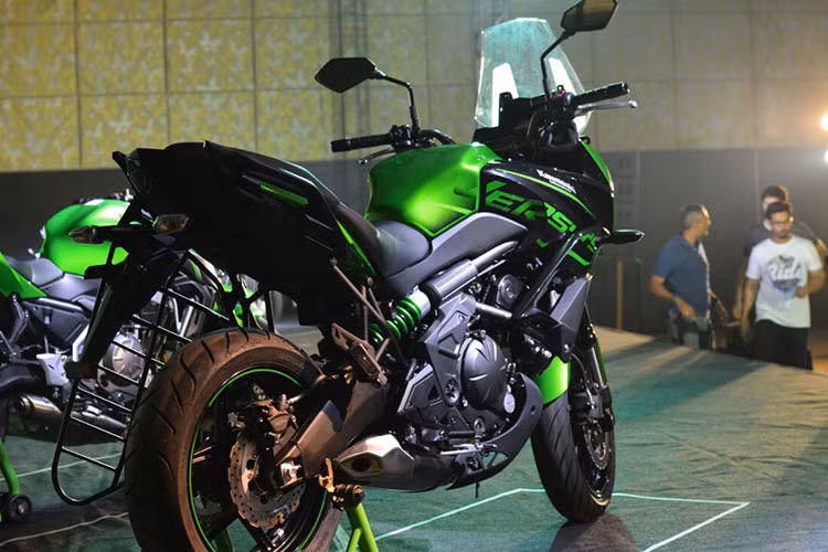 Versys 650 phiên bản nâng cấp 2019 sẽ vẫn được trang bị một động cơ 2 xy-lanh song song 649cc với hệ thống làm mát bằng chất lỏng. Động cơ này có khả năng sản sinh công suất tối đa là 69 mã lực tại 8.500 vòng / phút và mô men xoắn 64 Nm ở 7.000 vòng / phút và hộp số 6 cấp.