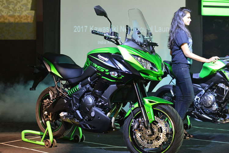 Thương hiệu xe máy Kawasaki tại thị trường Ấn Độ vừa chính thức công bố phiên bản 2019 cho mẫu sport-touring tầm trung Kawasaki Versys 650 mới. Xe sở hữu bộ tem đấu và đi kèm lựa chọn màu sắc mới ấn tượng.