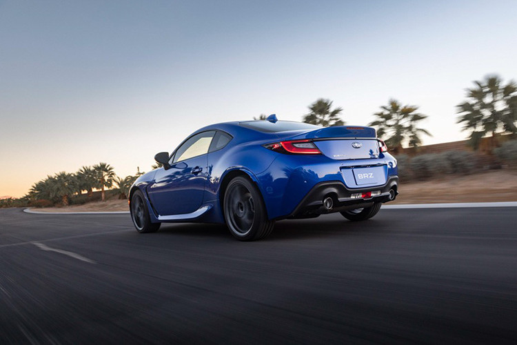 Nhờ phần thân thiết kế 2 cửa với trọng lượng hơi nhỉnh hơn thế hệ trước (khoảng 10kg). Do đó động cơ Boxer trên BRZ thế hệ mới với công suất lớn hơn sẽ giúp cải thiện đáng kể khả năng tăng tốc nhờ tỉ số công suất/ trọng lượng tăng lên. Theo đó, BRZ mới có khả năng tăng tốc từ 0 – 100km/h chỉ trong vòng 6.8 giây.