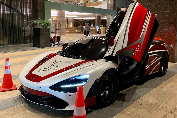 Mức giá siêu xe McLaren 720S tại thị trường nước ngoài là 208.600 Bảng (tương đương 5,8 tỷ đồng). Nếu lăn bánh trên đường phố Việt Nam với biển trắng (đóng đầy đủ thuế, phí), chủ nhân của siêu xe McLaren 720S mới này sẽ phải bỏ ra số tiền không dưới 20 tỷ đồng. Hiện mức giá chuyển nhượng siêu xe này vẫn còn là một bí ẩn.
