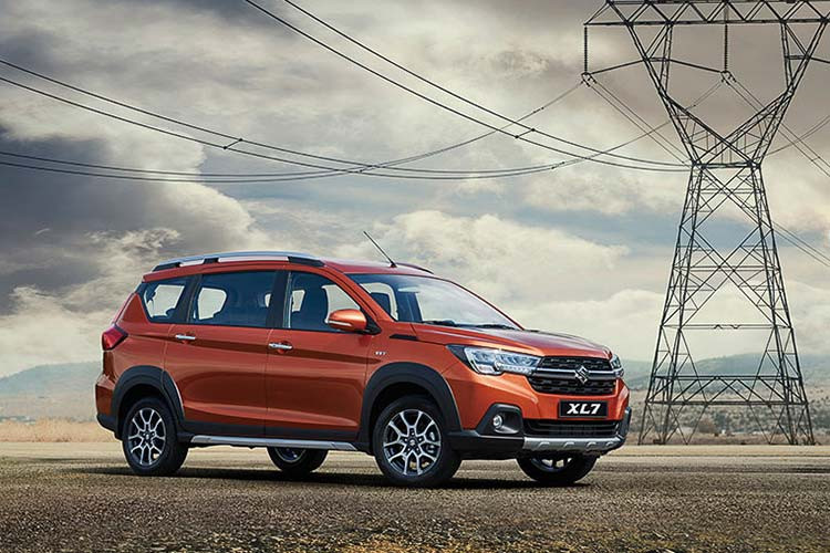Giá xe Suzuki XL7 tại Indonesia từ 230 - 267 triệu Rupiah (khoảng 390 - 453 triệu đồng). Mẫu xe Suzuki XL7 nếu được phân phối tại thị trường Việt Nam được nhập khẩu nguyên chiếc từ Indonesia. Cả Suzuki XL7 và Ertiga sẽ trở thành một cặp át chủ bài của hãng xe Nhật để cạnh tranh với các đối thủ như Mitsubishi Xpander hay Toyota Avanza, Rush.