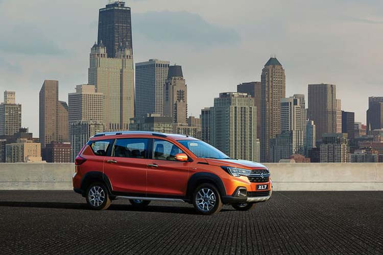 Ra mắt lần đầu hồi cuối tháng 8 năm ngoái tại Ấn Độ với tên gọi “XL6”, Suzuki XL6 còn có tên gọi là “XL7” ở một số thị trường tại Đông Nam Á như: Indonesia hay Việt Nam, trong đó số “6” và “7” đằng sau tên gọi XL mang ý nghĩ chỉ chỗ ngồi trên xe.