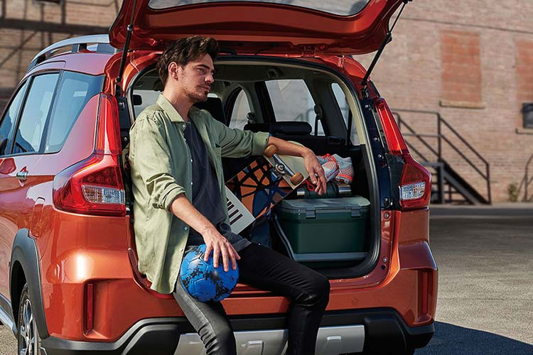 Suzuki XL7 sử dụng động cơ 4cyl thẳng hàng (mã K158) dung tích 1.5L (1.562 cc) sản sinh công suất tối đa 103 mã lực với mô-men xoắn cực đại 138Nm tại vòng tua từ 4.400 vòng/phút. Sức mạnh được truyền xuống cầu trước (FWD) thông qua hộp số tự động 4 cấp và sàn 5 cấp.