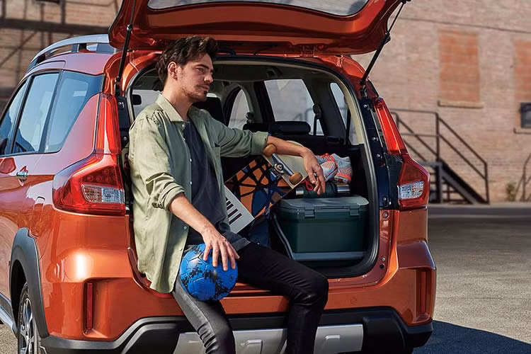 Suzuki XL7 sử dụng động cơ 4cyl thẳng hàng (mã K158) dung tích 1.5L (1.562 cc) sản sinh công suất tối đa 103 mã lực với mô-men xoắn cực đại 138Nm tại vòng tua từ 4.400 vòng/phút. Sức mạnh được truyền xuống cầu trước (FWD) thông qua hộp số tự động 4 cấp và sàn 5 cấp.