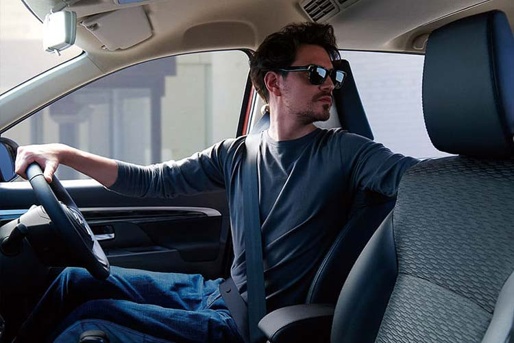 Ngoài các trang bị tiện nghi khá phong phú thì trang bị an toàn của mẫu xe giá rẻ Suzuki XL7 ở Indonesia cũng khá đa dạng như: phanh ABS &amp; hỗ trợ phanh điện tử, 02 túi khí SRS phía trước, neo ghế trẻ em ISOFIX, có khởi hành ngang dốc và cân bằng điện tử, khoá chống trộm immobilizer, hỗ trợ lái với cảm biến đỗ xe &amp; camera lùi.