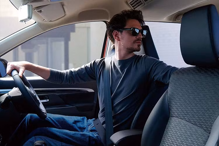 Ngoài các trang bị tiện nghi khá phong phú thì trang bị an toàn của mẫu xe giá rẻ Suzuki XL7 ở Indonesia cũng khá đa dạng như: phanh ABS &amp; hỗ trợ phanh điện tử, 02 túi khí SRS phía trước, neo ghế trẻ em ISOFIX, có khởi hành ngang dốc và cân bằng điện tử, khoá chống trộm immobilizer, hỗ trợ lái với cảm biến đỗ xe &amp; camera lùi.