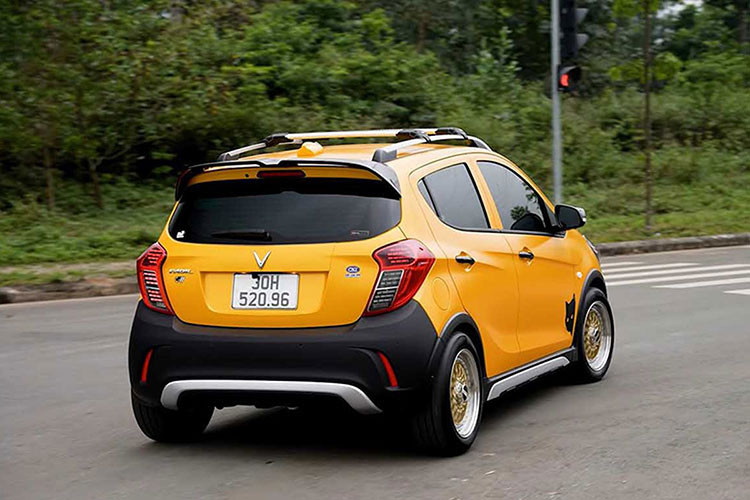 Diễn viên Hồng Đăng cho biết xe tới 4/2024 mới hết hạn đăng kiểm nên chủ mới "cứ yên tâm mà chơi". Nếu bị từ chối, chủ xe tương lai chỉ cần bóc lớp decal và thay lại hệ thống đèn zin là có thể đăng kiểm bình thường.