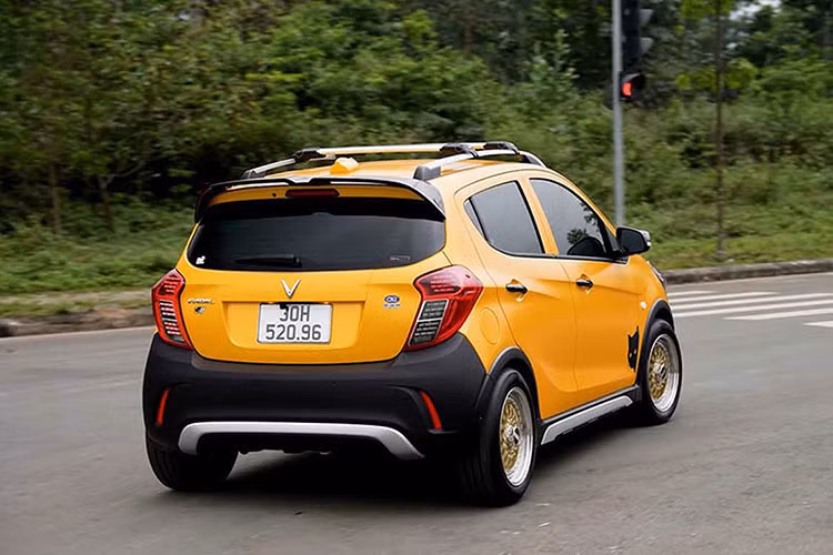 Diễn viên Hồng Đăng cho biết xe tới 4/2024 mới hết hạn đăng kiểm nên chủ mới "cứ yên tâm mà chơi". Nếu bị từ chối, chủ xe tương lai chỉ cần bóc lớp decal và thay lại hệ thống đèn zin là có thể đăng kiểm bình thường.