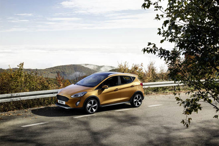 Cùng với đó là khá nhiều những cài tiến mới như đèn định vị ban ngày Full LED chạy bao quanh cụm đèn pha hoàn toàn mới, hệ thống treo được tinh chỉnh nhằm mang lại cảm giác thoải mái hơn cho người lái xe.