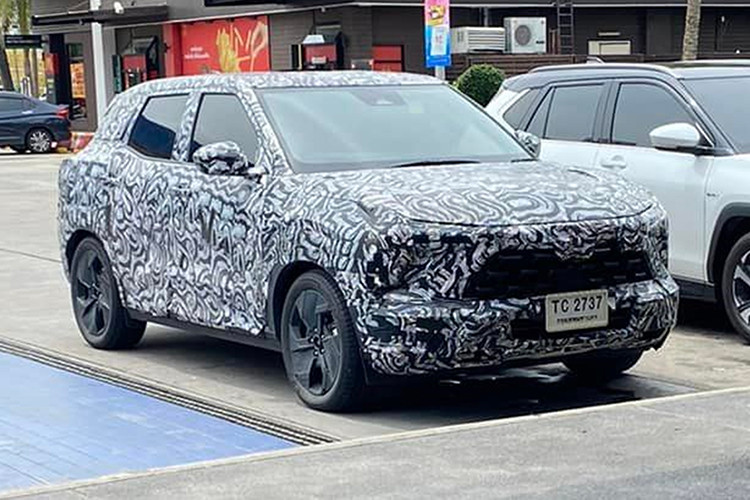 Mặc dù chưa có thông tin chính thức về việc Xforce Hybrid sẽ được phân phối tại Việt Nam, nhưng với xu hướng điện khí hóa ngày càng phổ biến, nhiều khả năng Mitsubishi sẽ đưa phiên bản này về nước để cạnh tranh với Toyota Yaris Cross Hybrid trong tương lai gần.