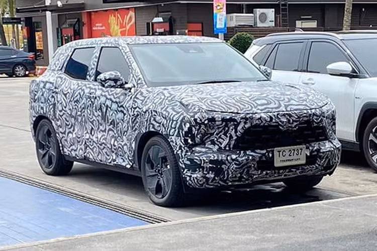 Mặc dù chưa có thông tin chính thức về việc Xforce Hybrid sẽ được phân phối tại Việt Nam, nhưng với xu hướng điện khí hóa ngày càng phổ biến, nhiều khả năng Mitsubishi sẽ đưa phiên bản này về nước để cạnh tranh với Toyota Yaris Cross Hybrid trong tương lai gần.