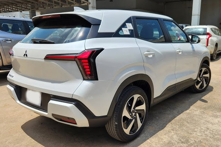 Pin lithium-ion 1,1 kWh, hỗ trợ cải thiện mức tiêu thụ nhiên liệu và giảm khí thải. Việc bổ sung động cơ hybrid giúp Xforce trở thành một lựa chọn hấp dẫn hơn với những khách hàng đề cao sự tiết kiệm nhiên liệu, đặc biệt trong bối cảnh xu hướng điện khí hóa xe hơi đang phát triển mạnh.