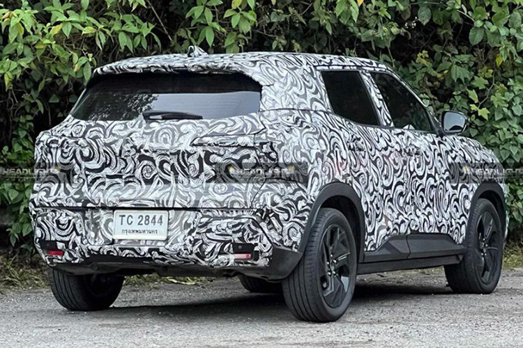 Tại thị trường Việt Nam, Mitsubishi Xforce có giá bán từ 599 - 705 triệu đồng, thuộc phân khúc SUV đô thị cạnh tranh với Hyundai Creta, Kia Seltos và mới đây nhất là Toyota Yaris Cross.