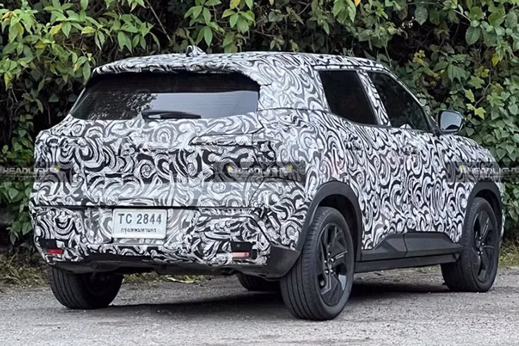 Tại thị trường Việt Nam, Mitsubishi Xforce có giá bán từ 599 - 705 triệu đồng, thuộc phân khúc SUV đô thị cạnh tranh với Hyundai Creta, Kia Seltos và mới đây nhất là Toyota Yaris Cross.