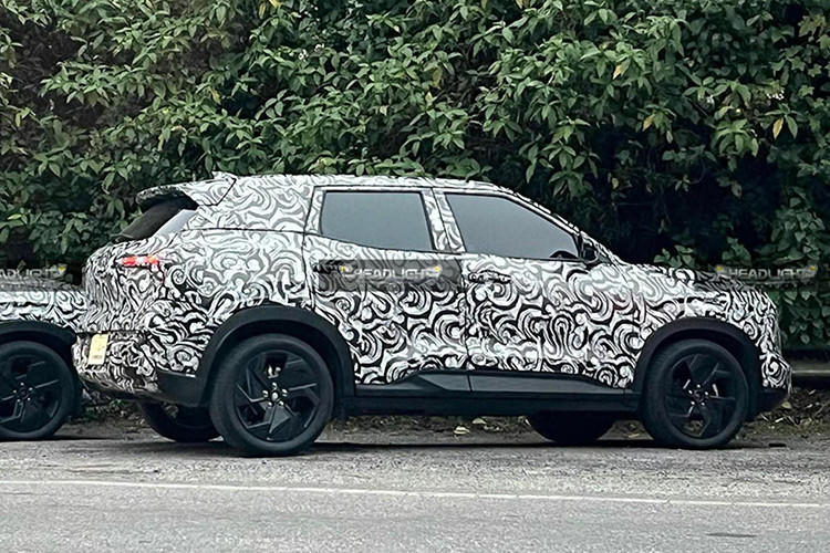 Không chỉ thay đổi về hệ thống truyền động, Mitsubishi Xforce HEV e:Motion còn có một số tinh chỉnh về thiết kế để tối ưu hiệu suất khí động học. Dựa trên hình ảnh của phiên bản thử nghiệm bị bắt gặp tại Thái Lan hồi tháng 1/2024, xe được trang bị: Bộ mâm hợp kim 18 inch với thiết kế khí động học đặc biệt. Một số chi tiết được tinh chỉnh nhẹ để phù hợp hơn với đặc tính của dòng xe hybrid.