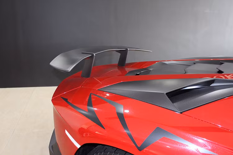 Theo thông tin từ phía đại lý, chiếc Aventador này chưa chạy 1 dặm nào, tức là còn mới nguyên.