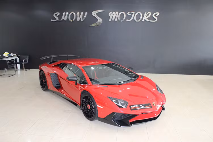Được biết, Lamborghini Aventador LP750-4 SV có giá khởi điểm từ 327.190 Euro tại châu Âu, tương đương với khoảng 366.200 USD.