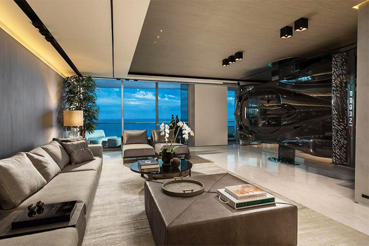 "Đây chỉ là một tác phẩm nghệ thuật, chiếc Pagani Zonda Revolucion được treo trong phòng khách sẽ không bao giờ có thể nhận được động cơ hoặc toàn bộ phần cơ khí. Tôi sẽ không bao giờ giải thích nếu Black Minion thực sự bị nhốt trong phòng khách. Xe đua là để lái xe”, Pablo Perez Companc cho biết.