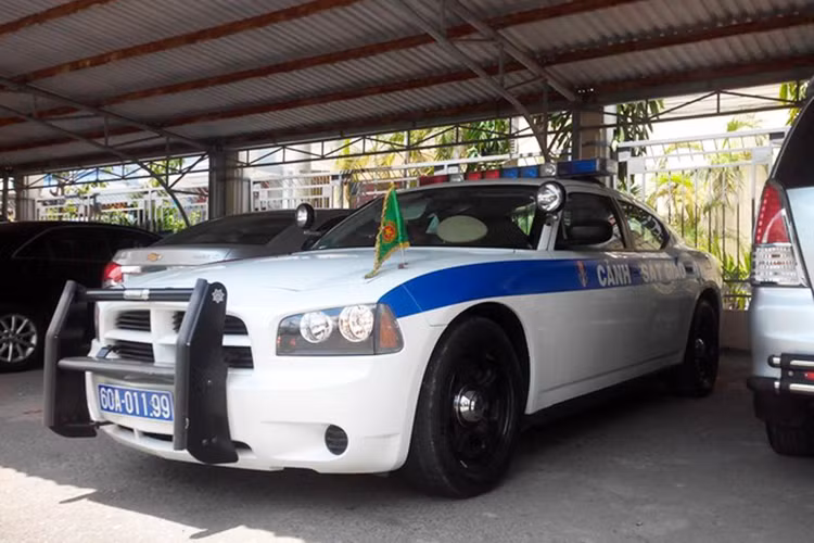 Xe cũng có thêm một số tính năng vận hành mới với các thiết lập kiểm soát sức mạnh, tốc độ chuyển số, trợ lái, điều chỉnh độ bám đường và hệ thống treo cải tiến đên từ hãng xe ôtô Mỹ Chrysler. Đây cũng là mẫu xe thuộc "hàng độc" của cảnh sát giao thông Việt Nam hiện nay.