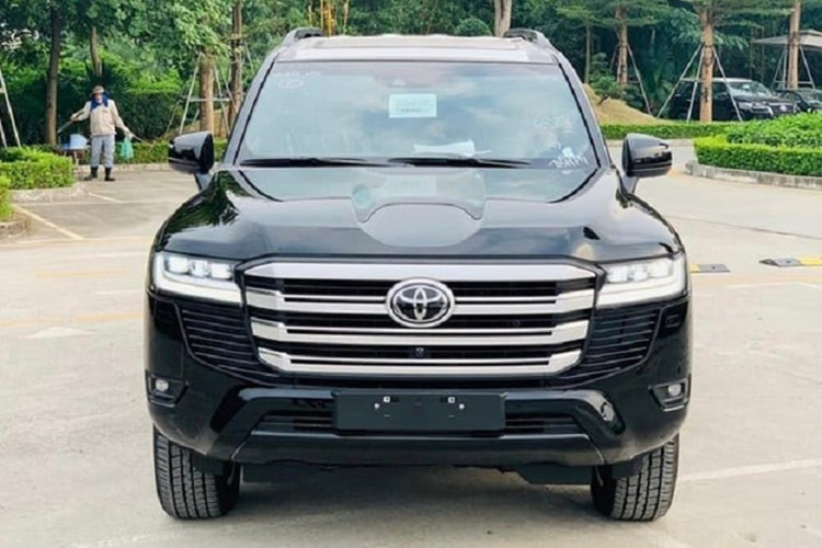 Toyota Land Cruiser vốn là mẫu SUV 7 chỗ được nhiều đại gia Việt săn đón, song những hạn chế về nguồn cung cùng giá bán cao đã khiến xe liên tục ghi danh vào top bán ế. Trong tháng 8/2024, chỉ có 22 chiếc Land Cruiser được bàn giao đến khách hàng. 