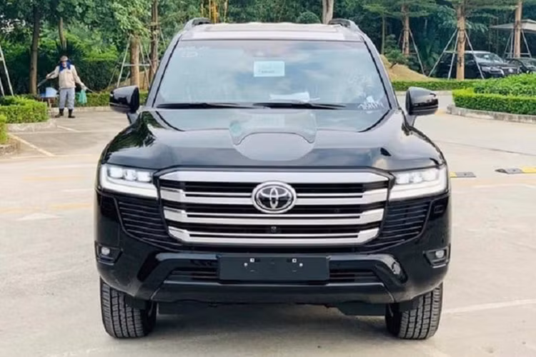 Toyota Land Cruiser vốn là mẫu SUV 7 chỗ được nhiều đại gia Việt săn đón, song những hạn chế về nguồn cung cùng giá bán cao đã khiến xe liên tục ghi danh vào top bán ế. Trong tháng 8/2024, chỉ có 22 chiếc Land Cruiser được bàn giao đến khách hàng. 