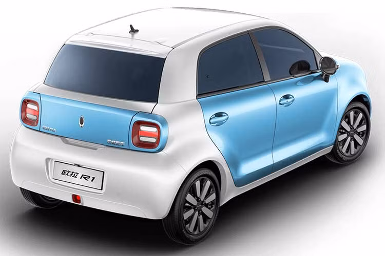 Dựa trên mẫu concept đã được hé lộ hồi đầu năm nay, ORA R1 được trang bị với một cụm pin 33 kWH để có cự li di chuyển 312 km. Tuy nhiên Great Wall Motor đang sử dụng tiêu chuẩn NEDC và vì thế, cự li di chuyển thế giới thực của mẫu xe điện bé con này sẽ là cỡ 240 km.