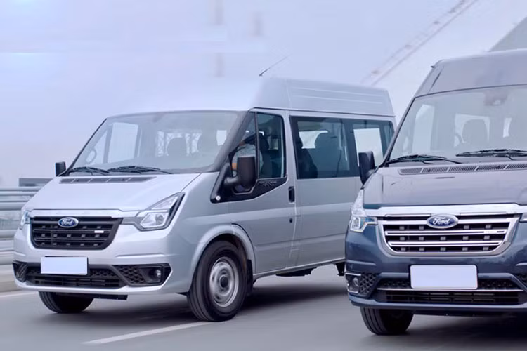 Bên cạnh đó, Hệ thống kiểm soát tốc độ kết hợp với Điều khiển hành trình (Cruise Control) cũng sẽ giúp người lái tự động duy trì các cài đặt về tốc độ, đảm bảo an toàn và tiện nghi trên các cung đường dài. Xe sẽ chính thức được bán ra từ ngày 18/1/2022, mức giá xe Ford Transit 2022 bán ra chính hãng là 845 triệu đồng (đã bao gồm VAT).