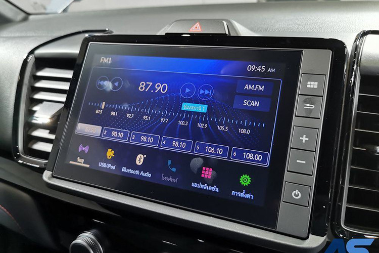 City hatchback 2024 sử dụng vô lăng đa chức năng 3 chấu bọc da có thể điều chỉnh 4 hướng. Riêng bản RS sẽ có thêm nút Cruise Control và lẫy chuyển số hiếm hoi trong phân khúc. Ngay phía sau là bảng đồng hồ gồm màn hình TFT 7 inch.