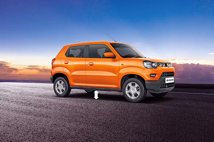 Giá xe Suzuki S-Presso tại thị trường Ấn Độ có tới 6 phiên bản từ 3,69 – 4,91 lakh (tương đương khoảng 120 – 160 triệu đồng). Hiện tại, S-Presso đang phân phối tại thị trường Ấn Độ ngay trong tháng 10/2019