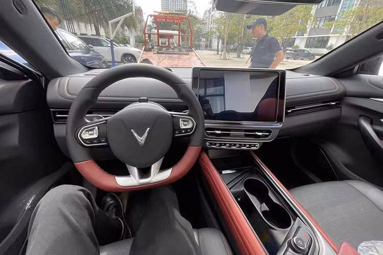 VinFast VF7 ban thuong mai lo dien, du doan duoi 800 trieu dong?-Hinh-2