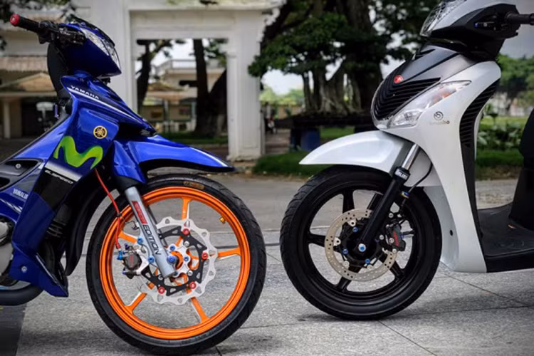 Tay thắng chủ xe sử dụng "đồ chơi" thương hiệu Brembo RCS, tuy nhiên anh đã tháo bỏ phần tay nguyên bản thay bằng thương hiệu CRG Carbon để tạo thành một cặp với tay côn mà chiếc xe cũng đang sở hữu.